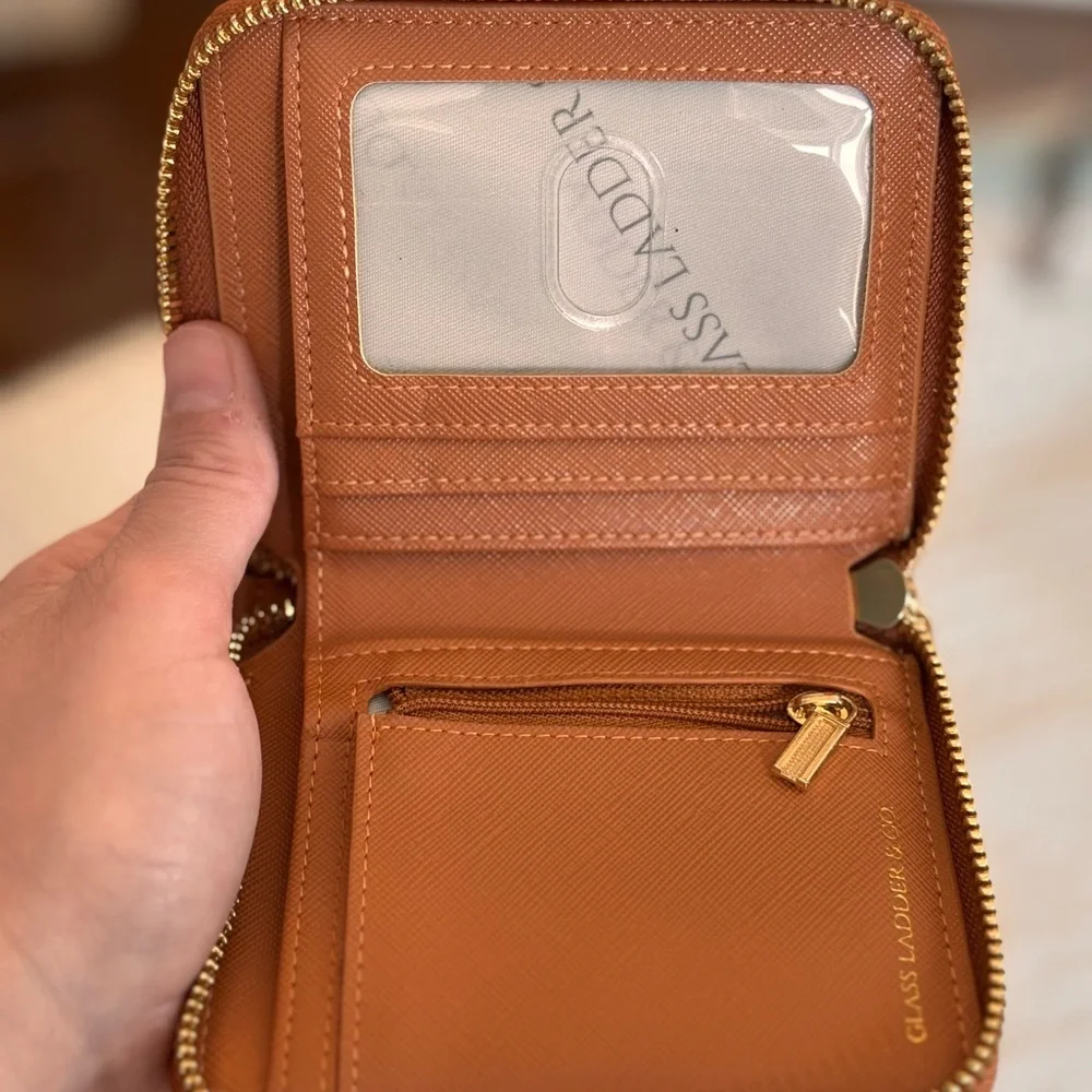 EUC Glass Ladder Vegan Leather Susan Zip Wallet in Maple with Gold Hardware - Picture 3 of 9